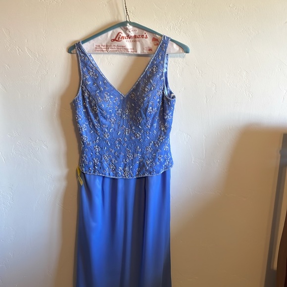 Periwinkle gown with beaded bodice - Picture 2 of 15